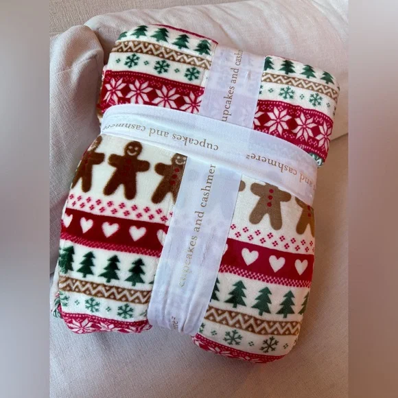 Cupcakes & Cashmere Festive Christmas Holiday Plush Blanket - Picture 4 of 4